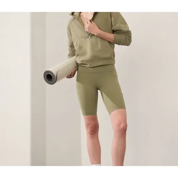 Athleta S Salutation Stash Cargo 9" Short Olive Branch Green Small - Picture 1 of 8